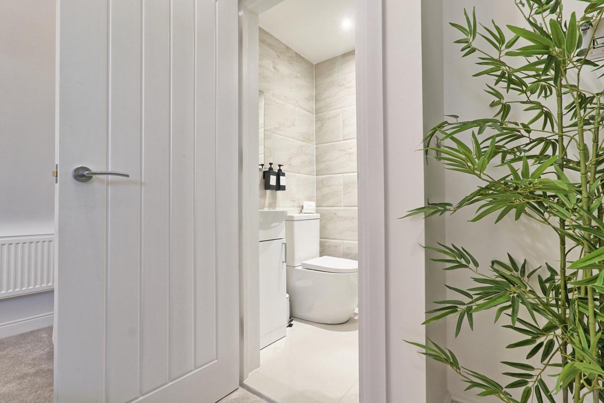 Writtle Massive 4 Bedroom Apartment With Parking In Gorgeous Countryside Location & Short Drive To Chelmsford City Centre Contractors Welcome Buitenkant foto