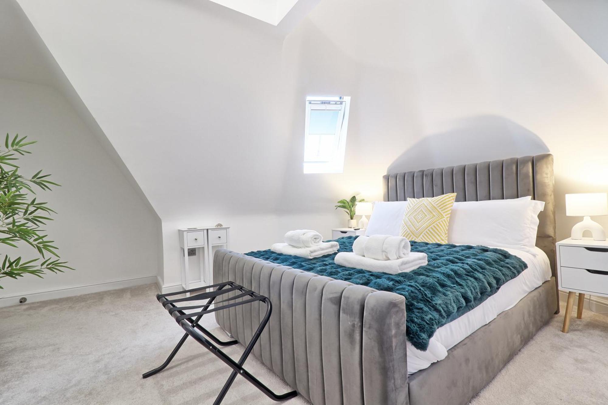 Writtle Massive 4 Bedroom Apartment With Parking In Gorgeous Countryside Location & Short Drive To Chelmsford City Centre Contractors Welcome Buitenkant foto