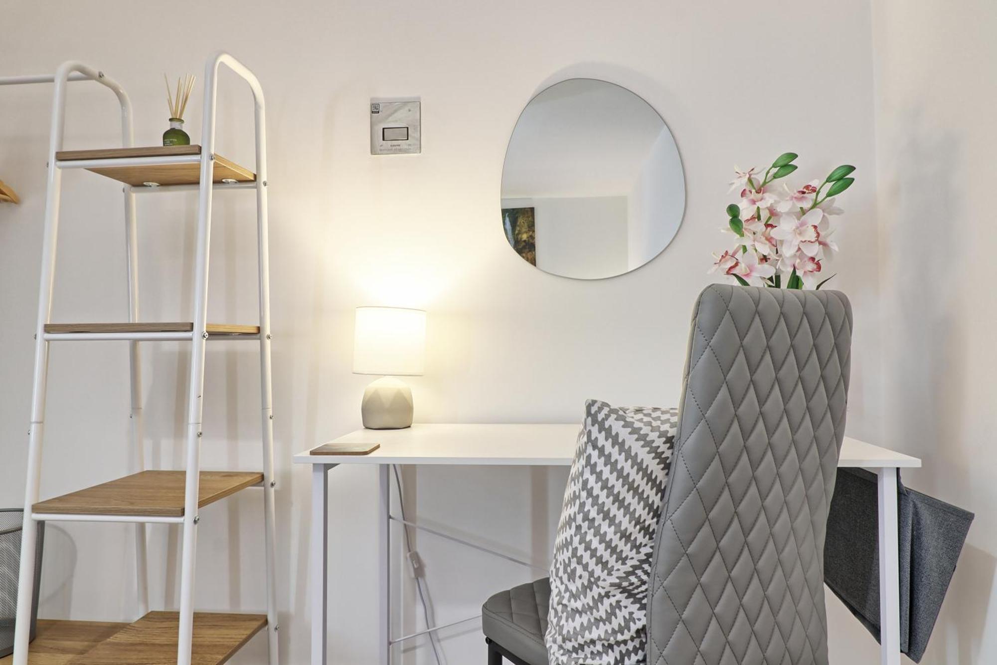 Writtle Massive 4 Bedroom Apartment With Parking In Gorgeous Countryside Location & Short Drive To Chelmsford City Centre Contractors Welcome Buitenkant foto