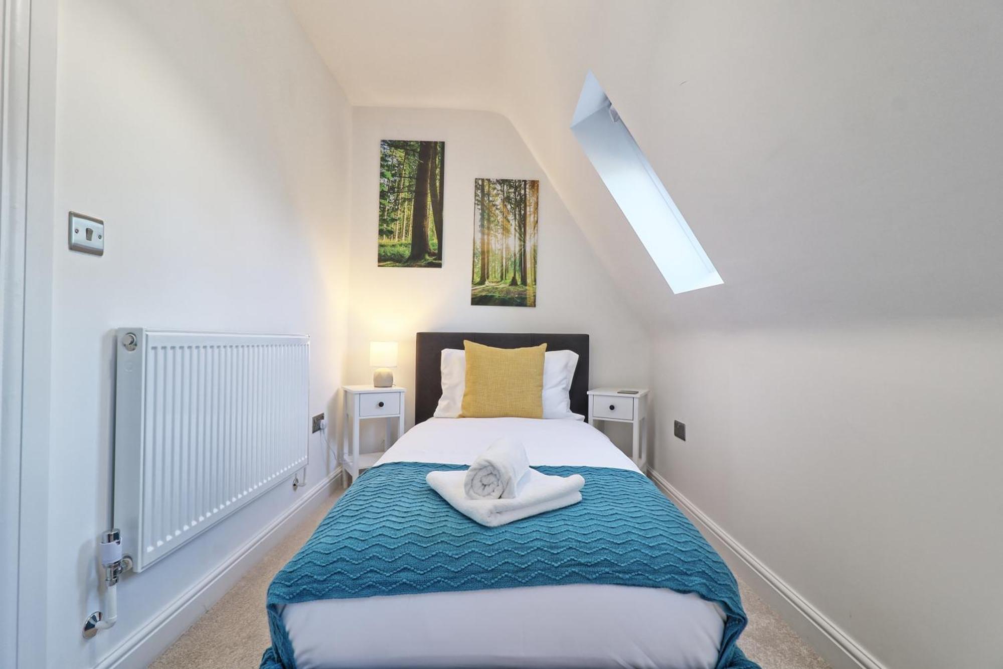 Writtle Massive 4 Bedroom Apartment With Parking In Gorgeous Countryside Location & Short Drive To Chelmsford City Centre Contractors Welcome Buitenkant foto
