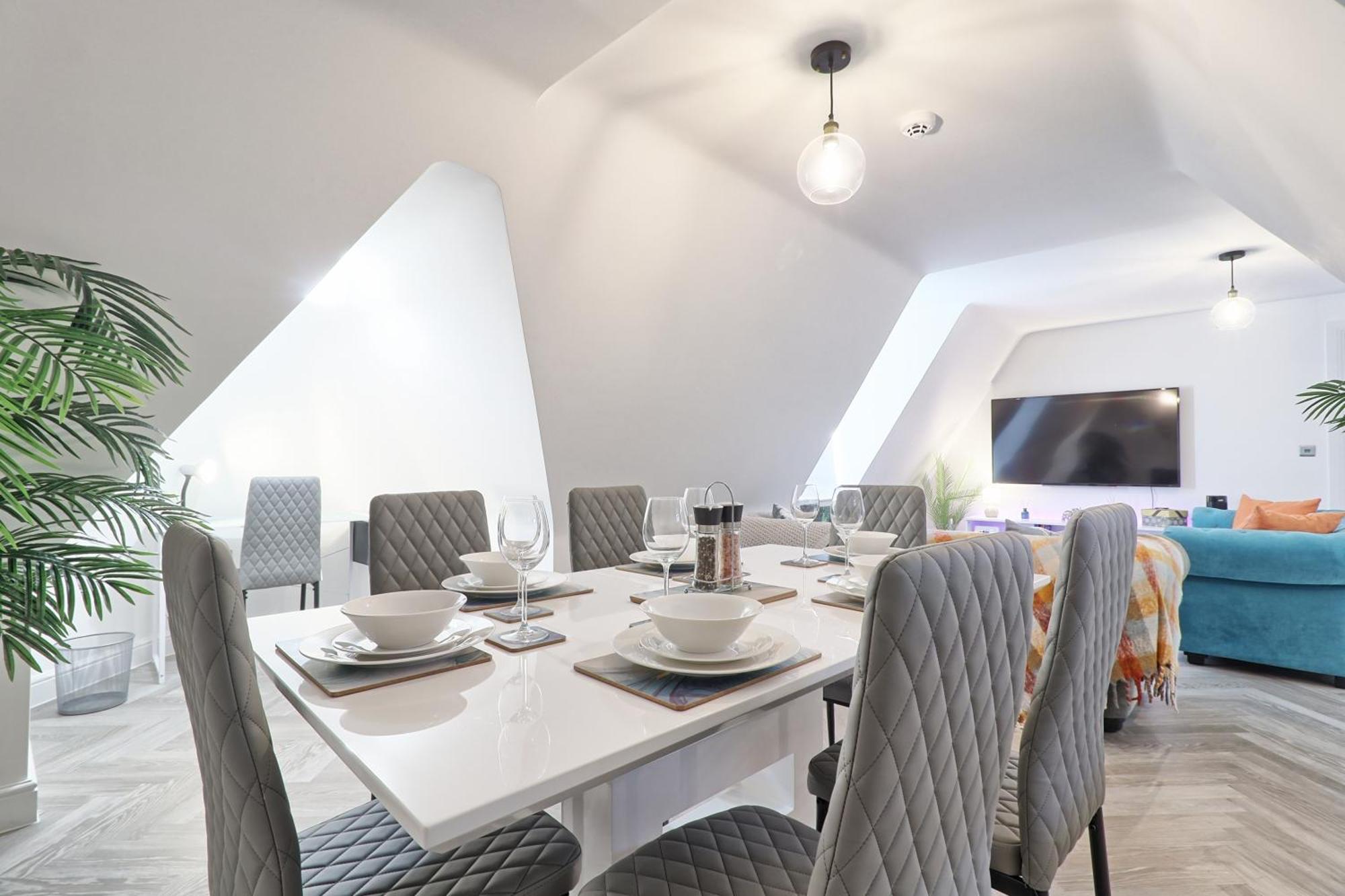 Writtle Massive 4 Bedroom Apartment With Parking In Gorgeous Countryside Location & Short Drive To Chelmsford City Centre Contractors Welcome Buitenkant foto