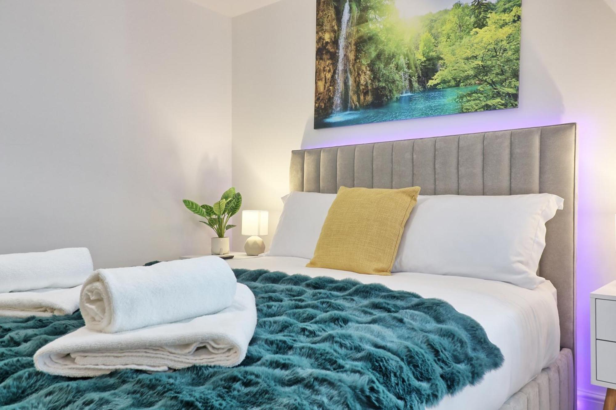 Writtle Massive 4 Bedroom Apartment With Parking In Gorgeous Countryside Location & Short Drive To Chelmsford City Centre Contractors Welcome Buitenkant foto