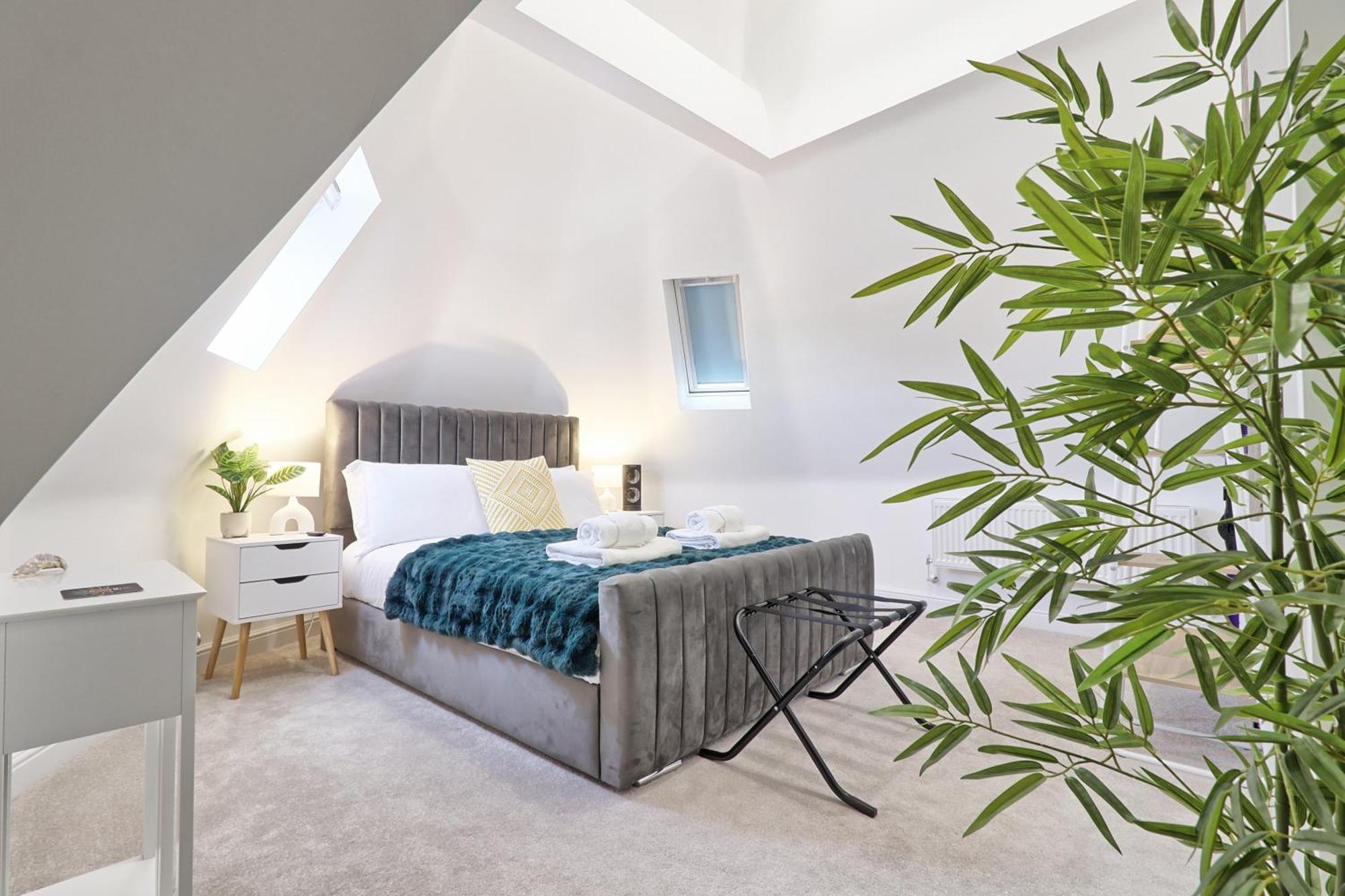 Writtle Massive 4 Bedroom Apartment With Parking In Gorgeous Countryside Location & Short Drive To Chelmsford City Centre Contractors Welcome Buitenkant foto