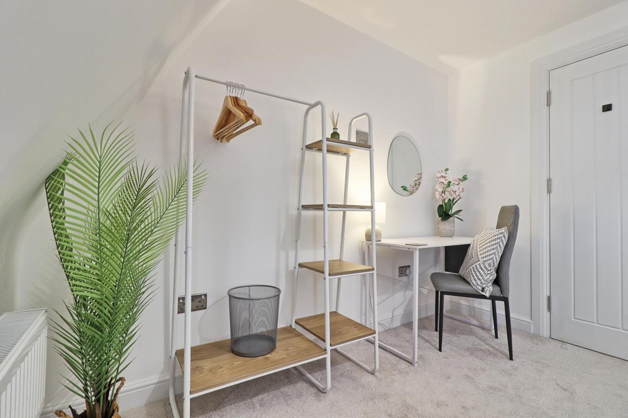 Writtle Massive 4 Bedroom Apartment With Parking In Gorgeous Countryside Location & Short Drive To Chelmsford City Centre Contractors Welcome Buitenkant foto