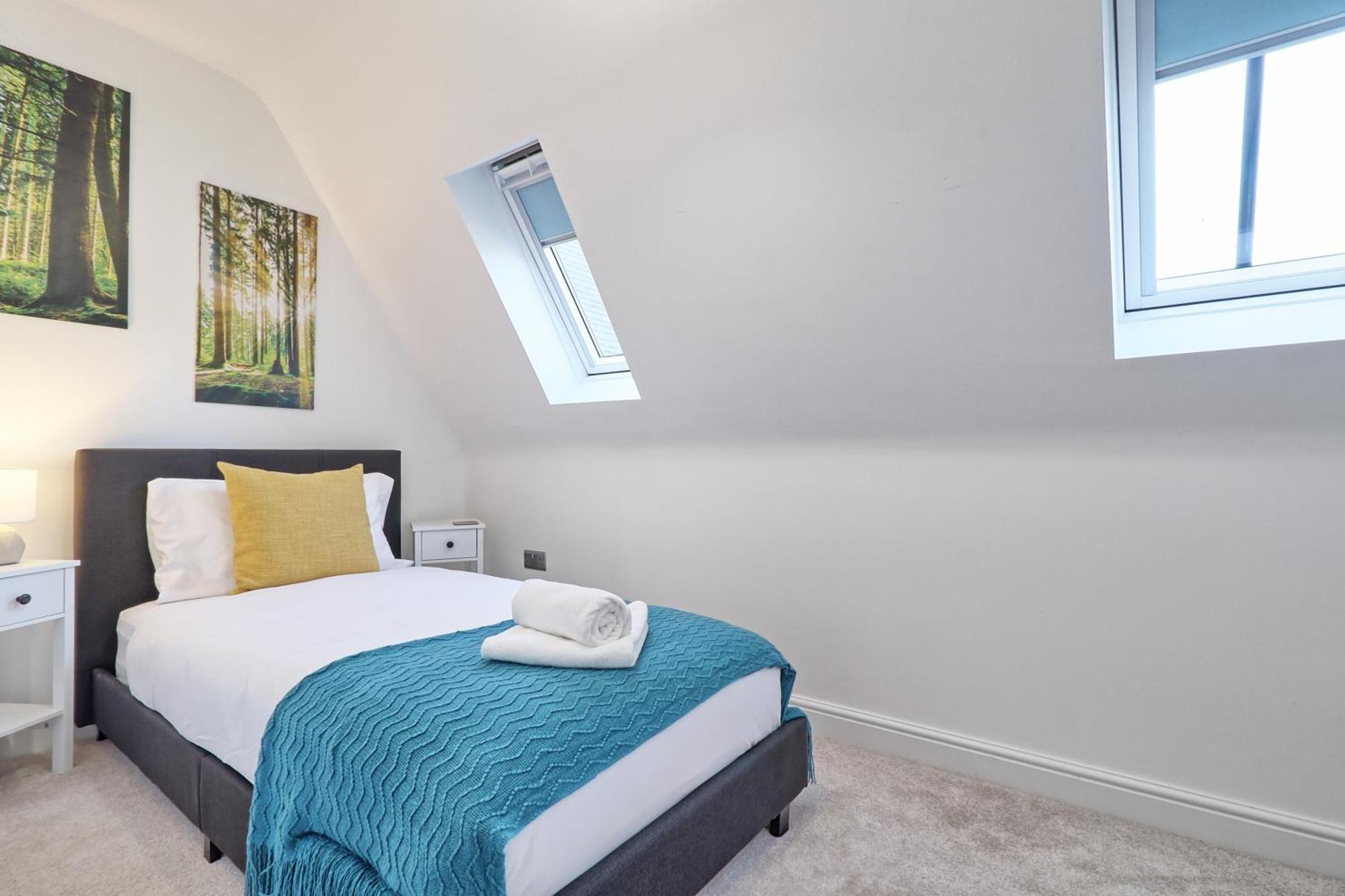 Writtle Massive 4 Bedroom Apartment With Parking In Gorgeous Countryside Location & Short Drive To Chelmsford City Centre Contractors Welcome Buitenkant foto
