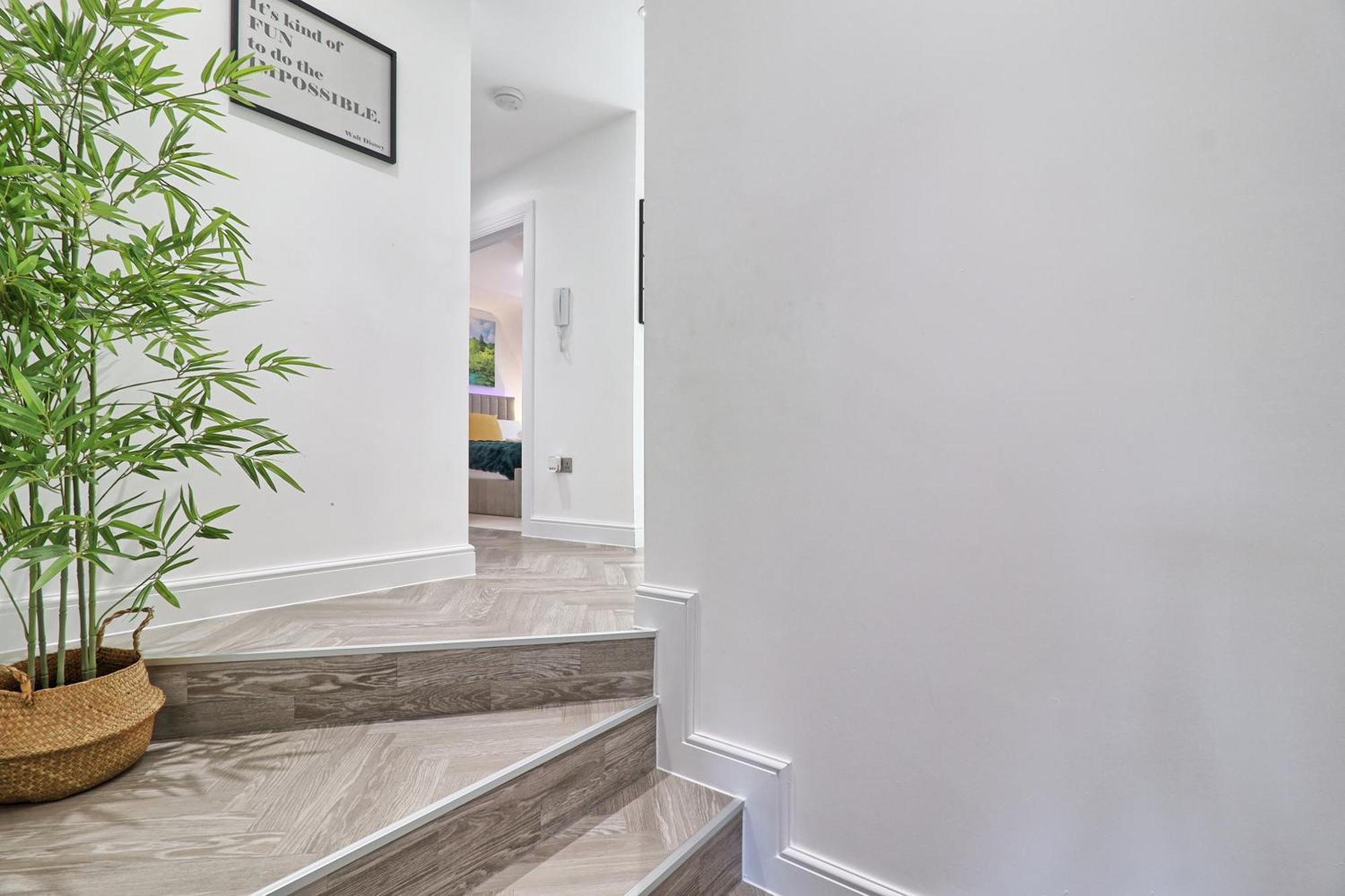 Writtle Massive 4 Bedroom Apartment With Parking In Gorgeous Countryside Location & Short Drive To Chelmsford City Centre Contractors Welcome Buitenkant foto
