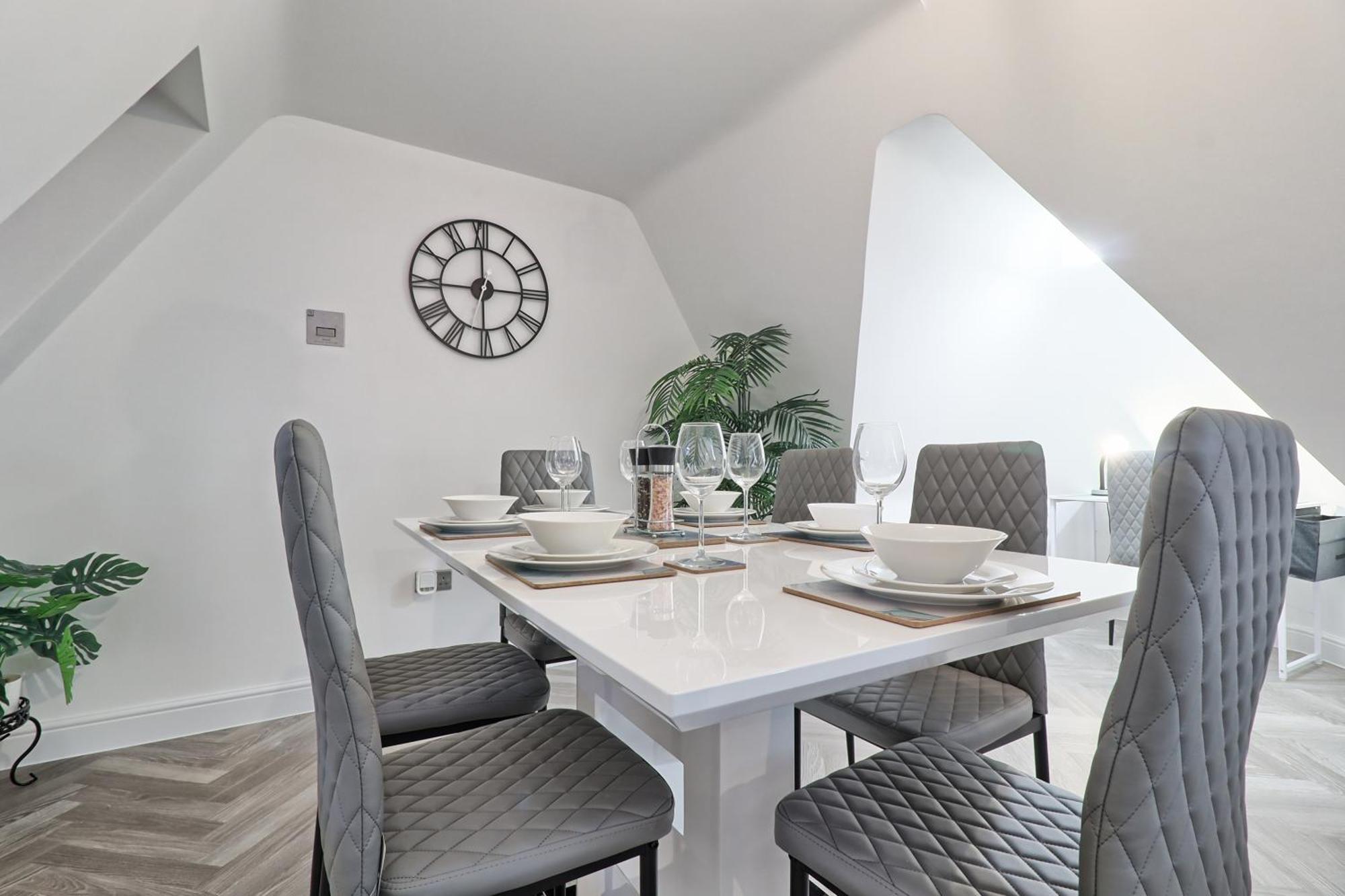 Writtle Massive 4 Bedroom Apartment With Parking In Gorgeous Countryside Location & Short Drive To Chelmsford City Centre Contractors Welcome Buitenkant foto