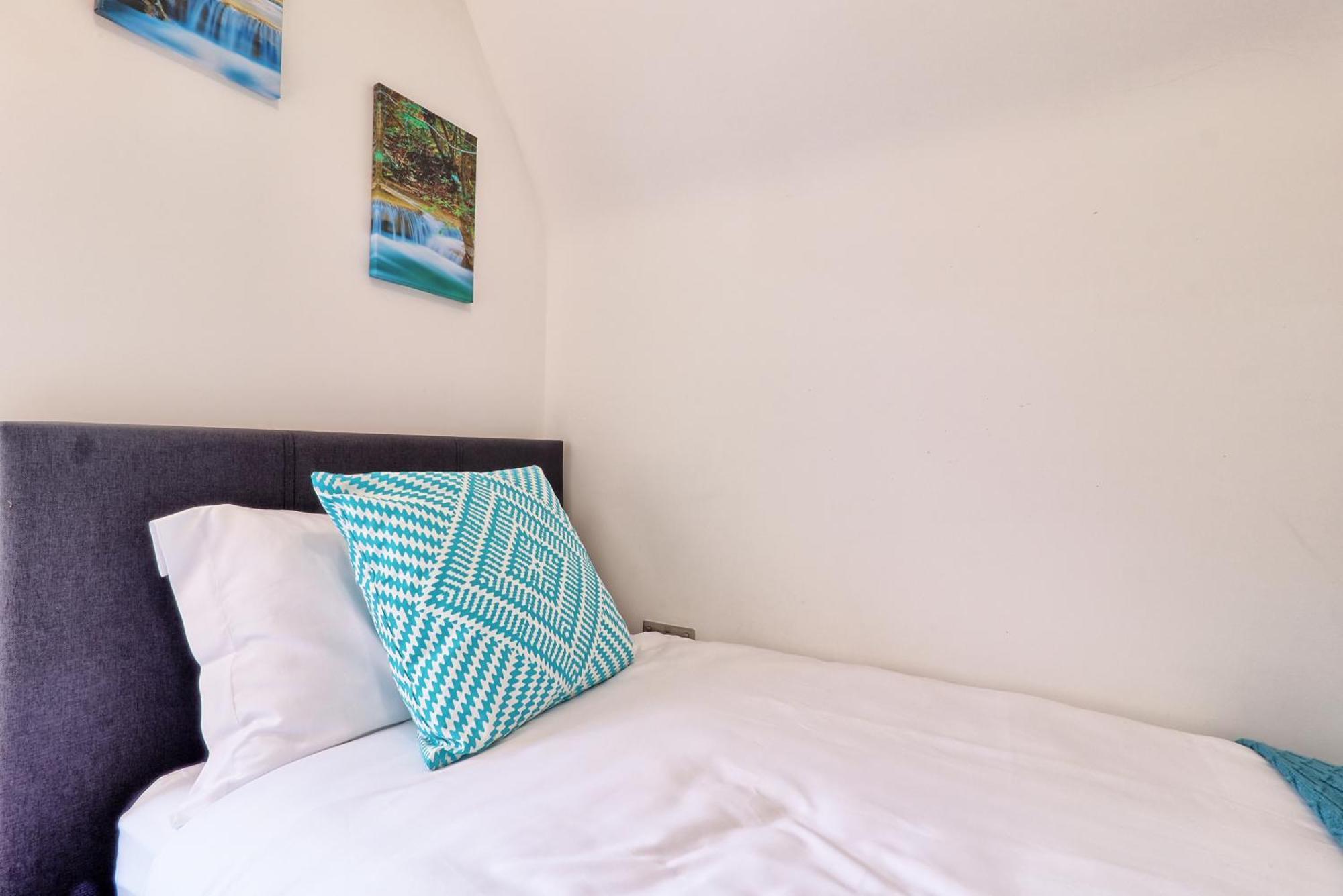 Writtle Massive 4 Bedroom Apartment With Parking In Gorgeous Countryside Location & Short Drive To Chelmsford City Centre Contractors Welcome Buitenkant foto
