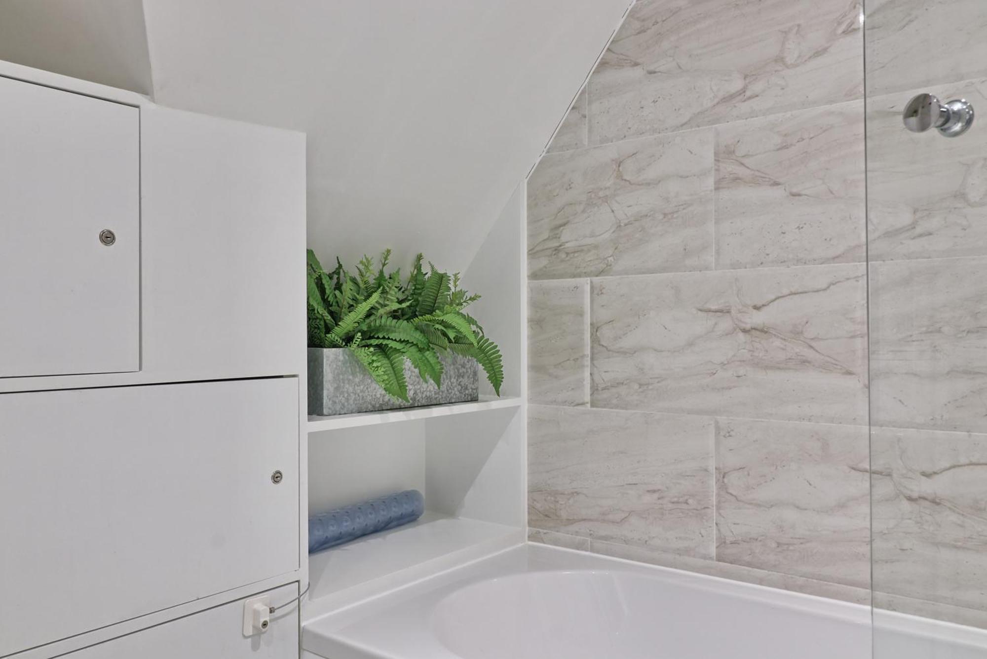 Writtle Massive 4 Bedroom Apartment With Parking In Gorgeous Countryside Location & Short Drive To Chelmsford City Centre Contractors Welcome Buitenkant foto