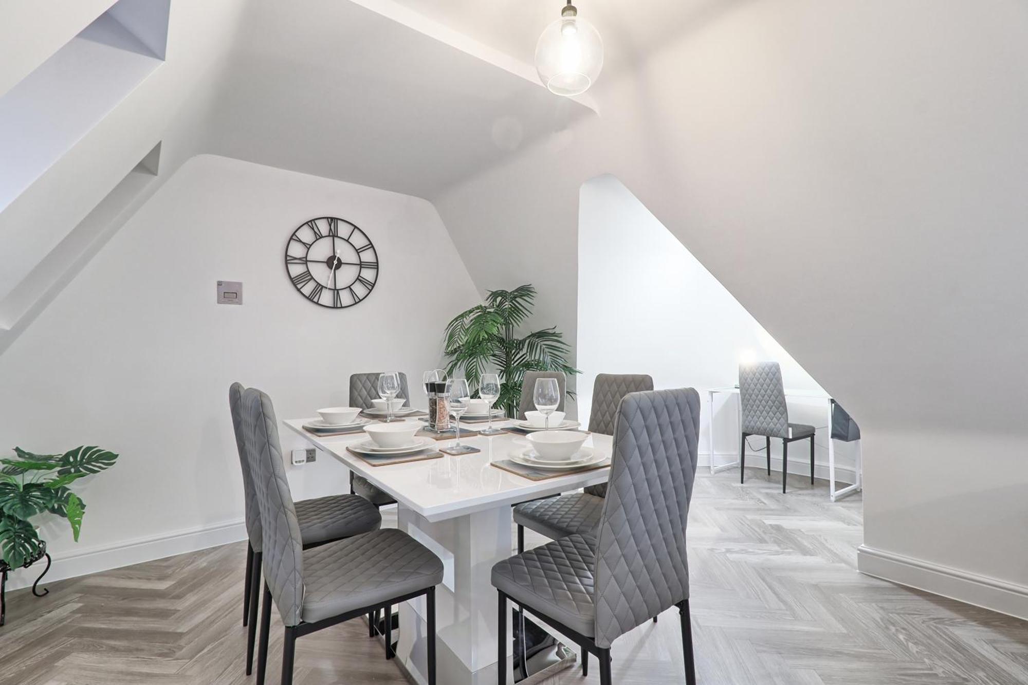 Writtle Massive 4 Bedroom Apartment With Parking In Gorgeous Countryside Location & Short Drive To Chelmsford City Centre Contractors Welcome Buitenkant foto